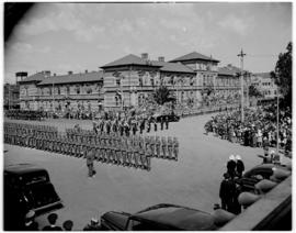 Bloemfontein, 7 March 1947. Guard of honour with horsemen and marching band.