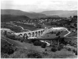 Waterval-Boven, December 1964. New and old bridges over the Elands river with village in the back...