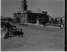 Harrismith, 13 March 1947. Crowd waiting for Royal family.
