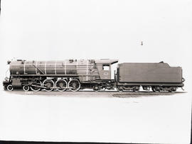 SAR Class 15F No 2919, built by Henschel & Sohn No 23932-23945 of 1938. Engine fitted with st...