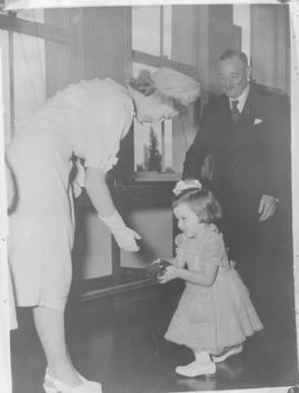 Kimberley, 18 March 1947. Princess Elizabeth receives a gift from a little girl at De Beers.