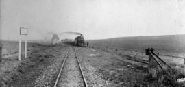 Amabele, 1895. Cape 7th Class No 351 on train alongside small station building. (EH Short)
