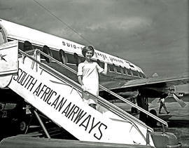 
Woman with SAA Vickers Viscount ZS-CDU 'Bosbok'.

