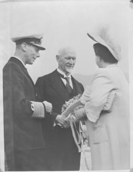 
King George VI and Queen Elizabeth greeting Prime Minister JC Smuts.

