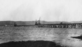 Knysna. Construction of the bridge over the lagoon.