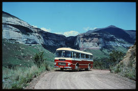 
SAR Leyland Royal Tiger tour bus No MT16305 in mountain pass. SAR Tourist Service. SAS Toeristed...