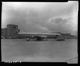 Johannesburg, January 1963. Jan Smuts Airport. BOAC de Havilland Comet G-APDM.