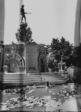Port Elizabeth, 1936. Anglo-Boer War memorial in St George's Park.