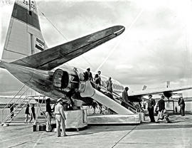 Cape Town, 1960. DF Malan airport. SAA Vickers Viscount  ZS-CDV 'Waterbok', passengers disembarking.