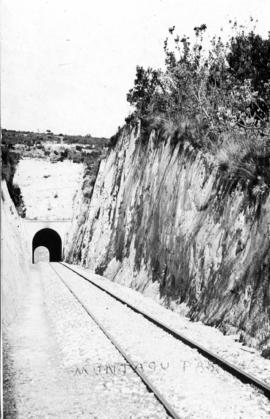 George district. Cutting and tunnle in Montagu Pass. (Lund collection)