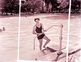 Bloemfontein, 1946. Public swimming pool.