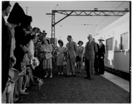 Frere, 17 March 1947. Royal family with Prime Minister JC Smuts greet the crowd at the station.