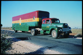 
SAR International Harvester No R34445 truck with trailer.
