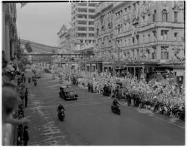 Cape Town, 17 February 1947. Royal cavalcade on Adderley Street, passing Colonial Mutual Building.