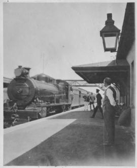 Bellville, 1922. Mail train en route to Johannesburg at station.