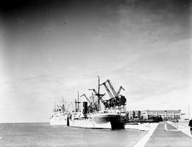 Port Elizabeth, 1939. 'Manoeran' berthed in Port Elizabeth harbour.