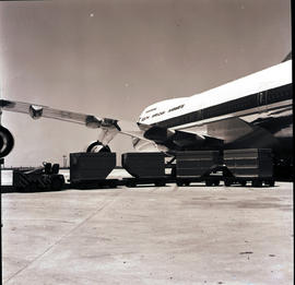 
SAA Boeing 747 ZS-SAN 'Lebombo' with luggage trolleys.
