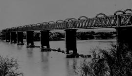 Bethulie, 1896. Basket-handle bridge with eight spans on steel piers over the Orange River.