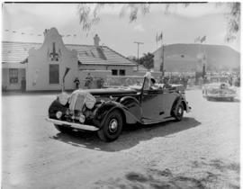 Graaff-Reinet, 25 February 1947.  Royal family leaving the station in open Daimler.