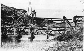 Humansdorp district, June 1911. Gamtoos River bridge: Main girder started. (Album of Gamtoos Rive...