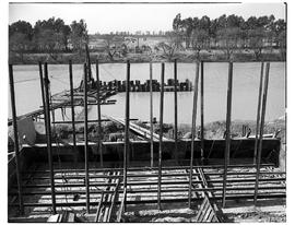 Vereeniging, August 1952. Construction of bridge across the Vaal River.
