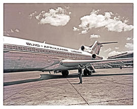 Johannesburg, 1972. Jan Smuts airport. SAR Police constable at SAA Boeing 727 ZS-SBB 'Limpopo'.
