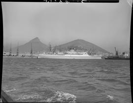 Cape Town, 1948. Ocean liner leaving Table Bay Harbour.
