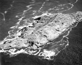 Port Elizabeth, 1935. Aerial view of rock outcrop in Algoa Bay.