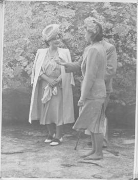 Matopos Hills, Southern Rhodesia, 15 April 1947. Queen Elizabeth and Princess Elizabeth (barefoot).
