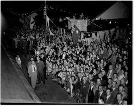Ficksburg, 10 March 1947. Evening crowds gather to greet the Royal family.