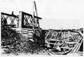 Humansdorp district, circa 1911. Gamtoos River bridge: (Album of Gamtoos River bridge construction)