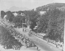 Paarl, 20 February 1947. Crowd awaiting the Royal Family in a tree-lines street.