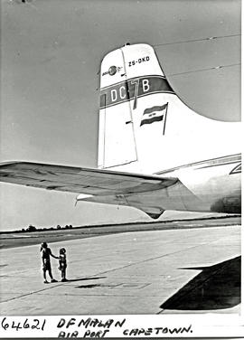 Cape Town, 1956. DF Malan airport. SAA Douglas DC-7B ZS-DKD 'Dromedaris'.