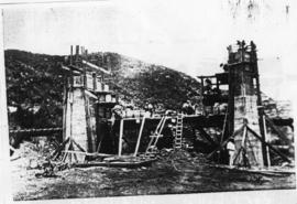 Humansdorp district, December 1909. Gamtoos River bridge: Building the concrete piers of the sout...