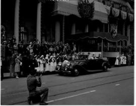 Johannesburg, 1 April 1947. Motorcade in city centre.