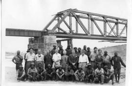 Standerton, 11 January 1945. Construction crew at damaged Vaal River bridge after accident.