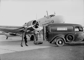 
SAA Junkers Ju-86 ZS-AJK 'President Pretorius' with post office van.
