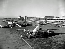 Johannesburg, 1961. Jan Smuts airport. SAA Vickers Viscount ZS-CDZ 'Hartbees'. Aircraft and build...
