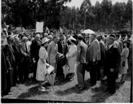 Vryheid, 24 March 1947. King George VI and Princess Elizabeth among the crowd.