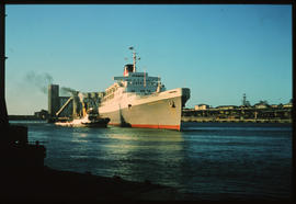 East London, 1972. SAR tug with 'Windsor Castle' in Buffalo Harbour. [JV Gilroy]