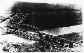 Humansdorp district, circa 1911. Gamtoos River bridge: Bird's eye view of the two bridges. (Album...