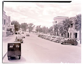 Paarl, 1939. Street scene at Central Hotel.