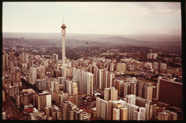 Johannesburg, 1986. Aerial view of Hillbrow, dominated by the Hillbrow Tower.
