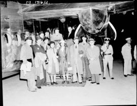 November 1945. Departure of first Avro York ZS-ATP on Springbok Service, passengers outside aircr...