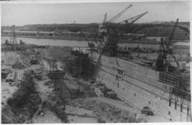 East London. Construction of the Princess Elizabeth graving dock.