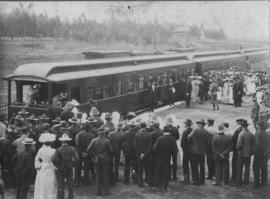 HeidelbergTransvaal, 1904. Crowd awaiting Princess Christian alighting from CSAR private coach No...