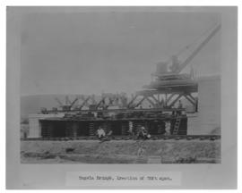 Circa 1902. Construction Durban - Mtubatuba: Erection of 75 feet span at Tugela Bridge. (Album on...
