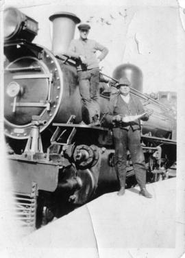 Two men posing at SAR Class 10B. (Lund collection)