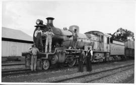 Workers posing wth SAR Class 16C locomotive. (Lund collection)