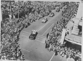Durban, 20 March 1947. Crowds lining city street with Royal motorcade passing through.